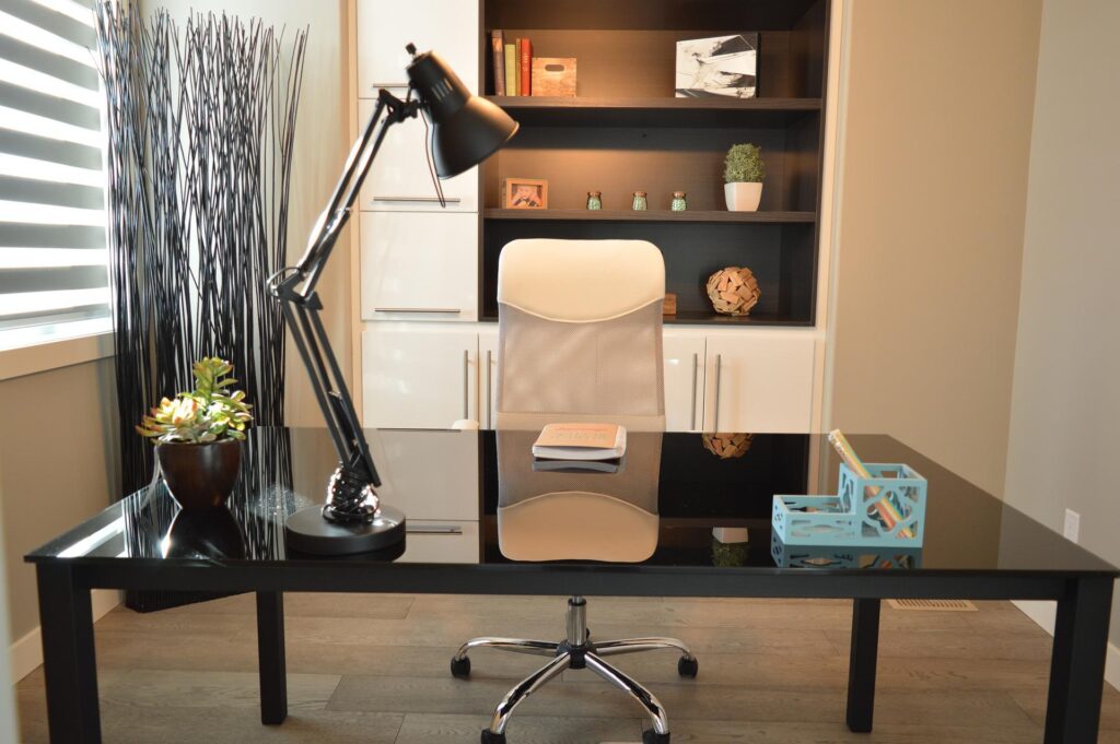 Imagen de como decorar tu oficina teniendo en cuenta la iluminación